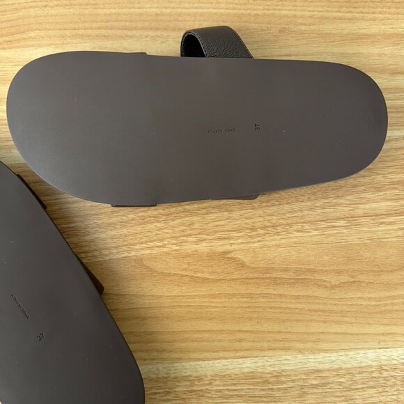 Slippers - Picture 8 of 9